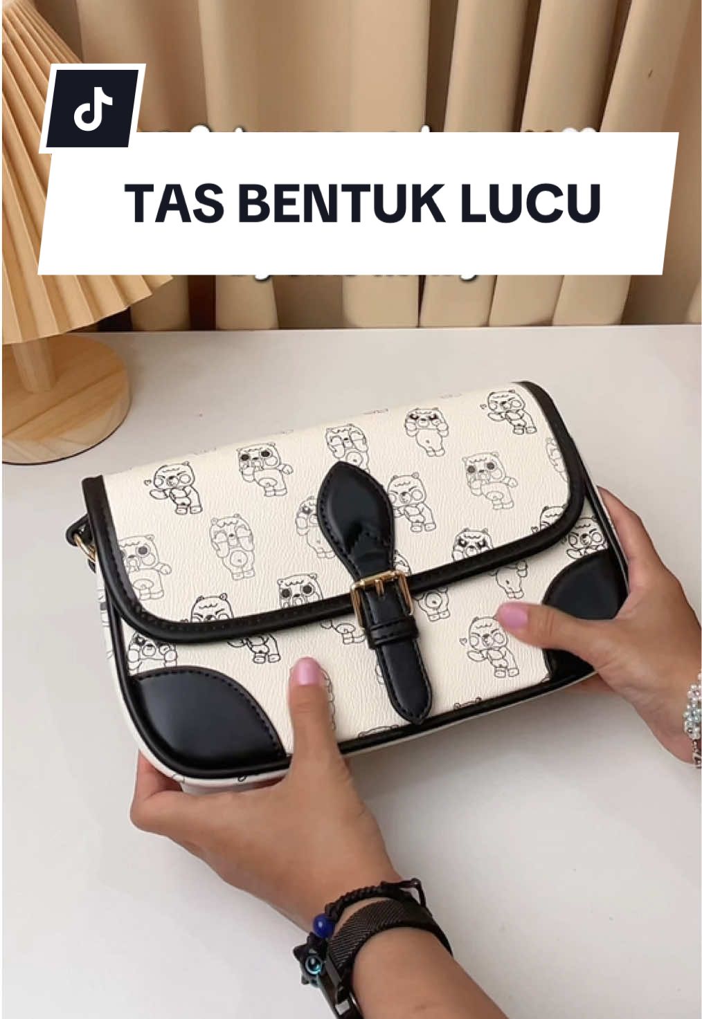Buat kalian yang suka karakter lucu bisa banget beli Moe Bag Vol.2 karna motif karakternya lucu dan bentuk tasnya lebih ramping dari versi sebelumnya 🥰🎀✨ #moebagjimshoney #Jimshoneysurabayastore  #RamadanEkstraSeru #WIBGajian #BeliLokal -rm