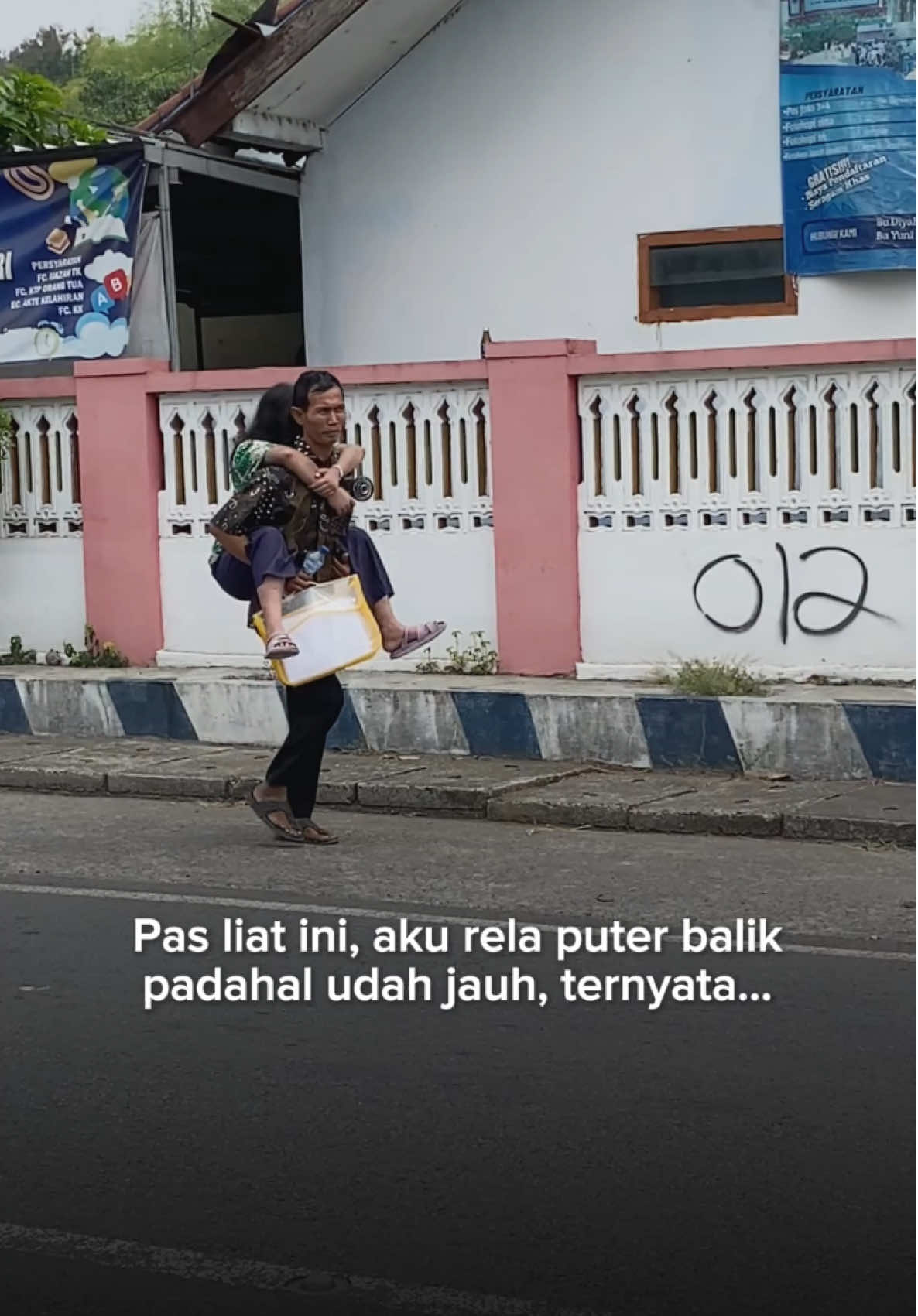 ada yang pernah udah jalan jauh rela muter balik demi nolong orang? #fyp #foryoupage #trending #fypシ 