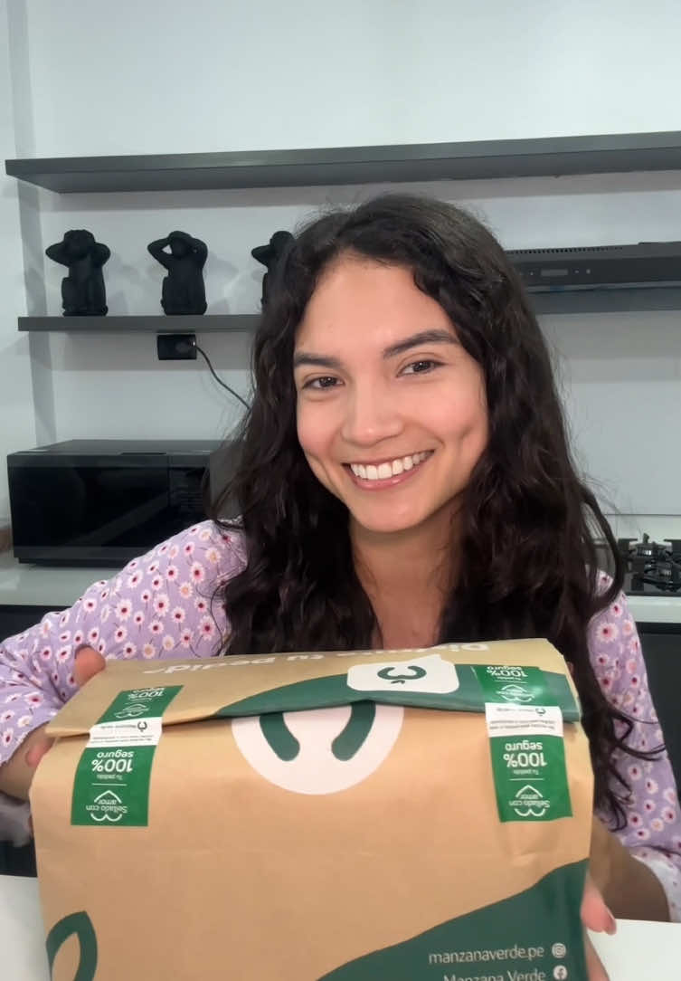 📦✨ ¡Unboxing time con Manzana Verde! 💚🍽️ ¡Llegó tu pedido! ¿Estás lista para comer rico y saludable? 🤩🔥 ¿Qué creen que hay dentro? 👀 Coméntennos, cuál de estos platos probarían primero. 🤤👇🏽 #Unboxing #ComidaSaludable #VidaFit #ManzanaVerde #AlmuerzoRápido #DeliverySaludable #HealthyFood #ComidaBalanceada #ComeBien #RecetasFit