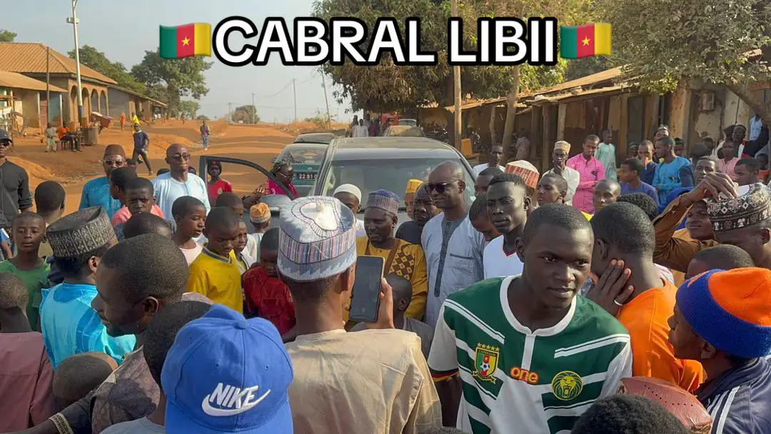 🇨🇲 Cabral Libii à Tignere 📍Tignere, région de l'Adamaoua département du Faro-et-Déo. Apres cette épreuve difficile, plus que jamais déterminé sur le terrain pour rencontrer les populations locales. Le terrain rien que le terrain. 📌Ici avec le Roi de Tignere et ses habitants. @cabral_Libii  @Abdouraman moktar  @AnneFeconde84  #cameroun  #cameroon  #camerountiktok🇨🇲  #cameroontiktok🇨🇲 