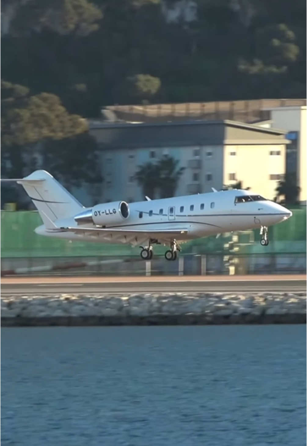 That could be you flying onboard this Bombardier Challenger 650 😏 #privatejet #jet #luxury 