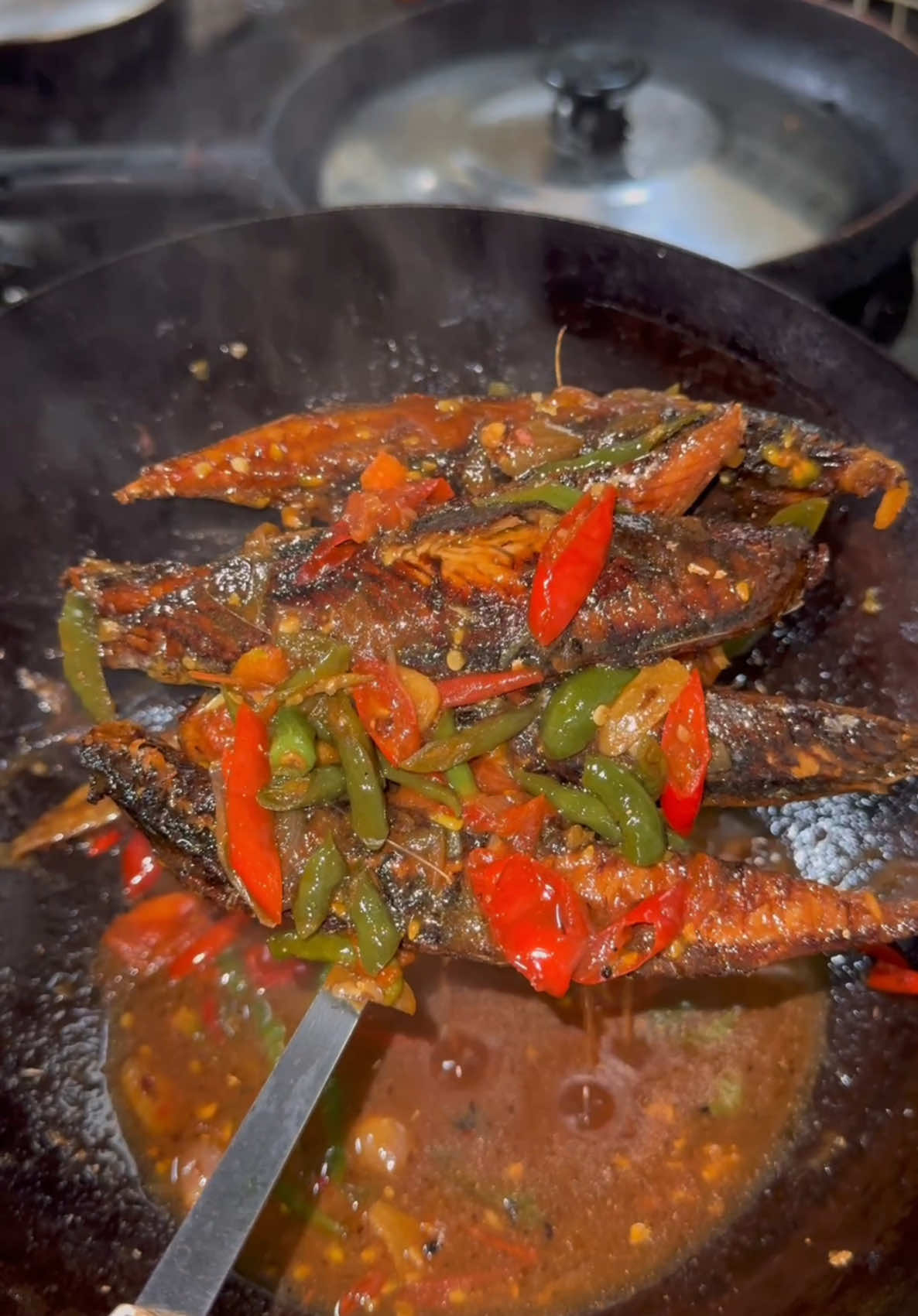 Pindang kecap🔥 menerima inpo sego tiwul anget bolo😅 #pindang #sambal #tongkol #sambalikan #sambalviral #kuliner #seafood #idemasak #resepsimple #resepmasakan #masakansimple #masakan #masakanrumahan #menuanakkos #idejualan #tukangmasak #menudiet #hobimasak #pedasmanis #makananviral #makananpedas #belajarbareng #belajarmasak #dapurminimalis #menusederhana #masakanmama #masakanindonesia #makanantradisional #kenshuseijapan🇮🇩🇯🇵🎌 #tokuteiginou #anakrantau #kuli #buruhpabrik #kulipabrik #lampung #lampungpride #lampungtimur #tki #tkitaiwan #tkikorea🇰🇷🇮🇩 #tkwtaiwan #tkwhongkong #tkwsingapore #pejuangrupiah #pejuangkeluarga #tetapsemangat #sound #sound #aselole 