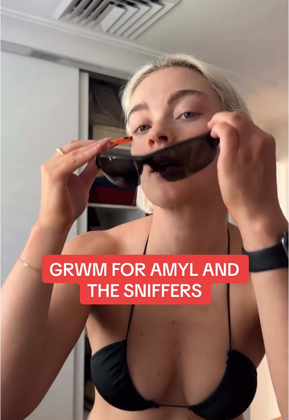 Tiny bikini approved ✅ #clutchglue #amylandthesniffers #festivalhacks @amylandthesniffers 