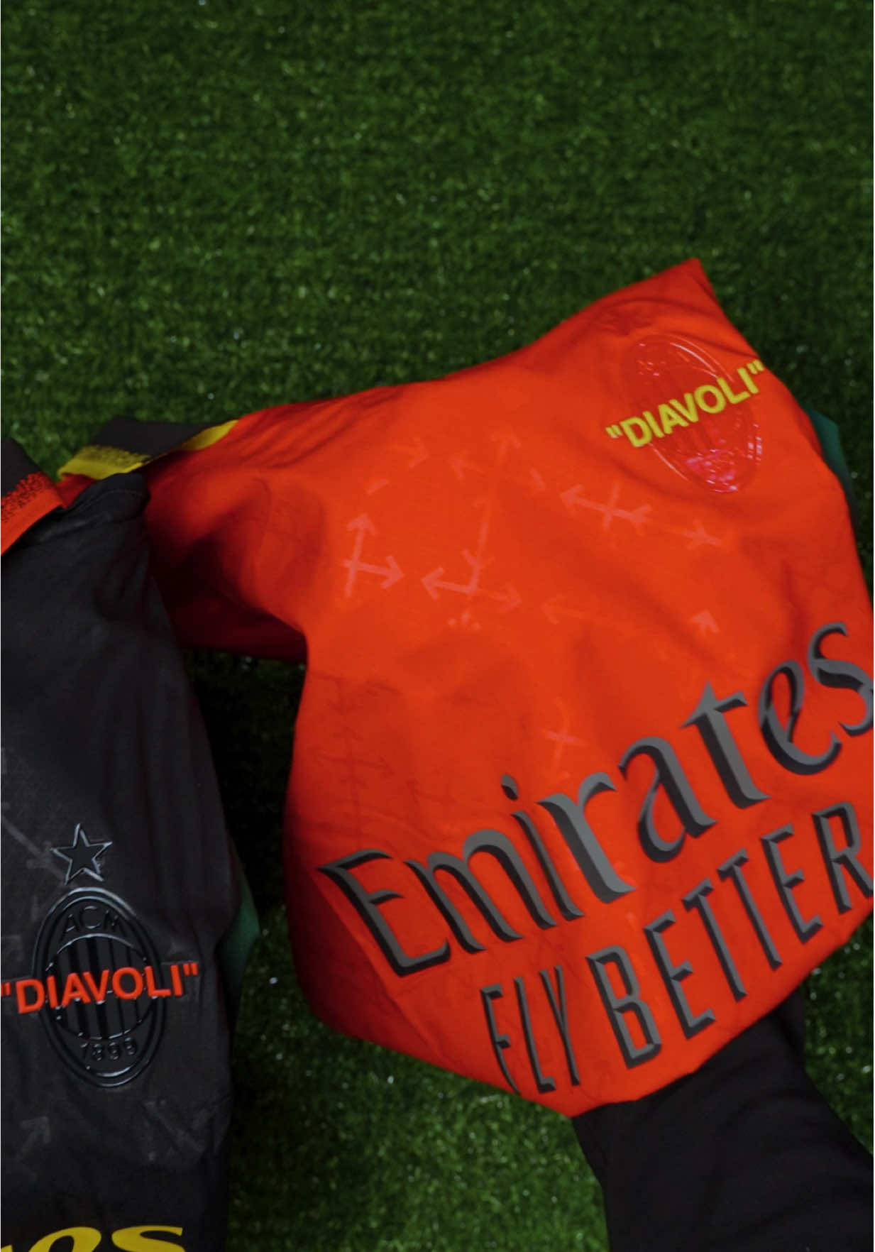 A 4th kit ASMR unboxing 📦  @PUMA Off White #acmilan 
