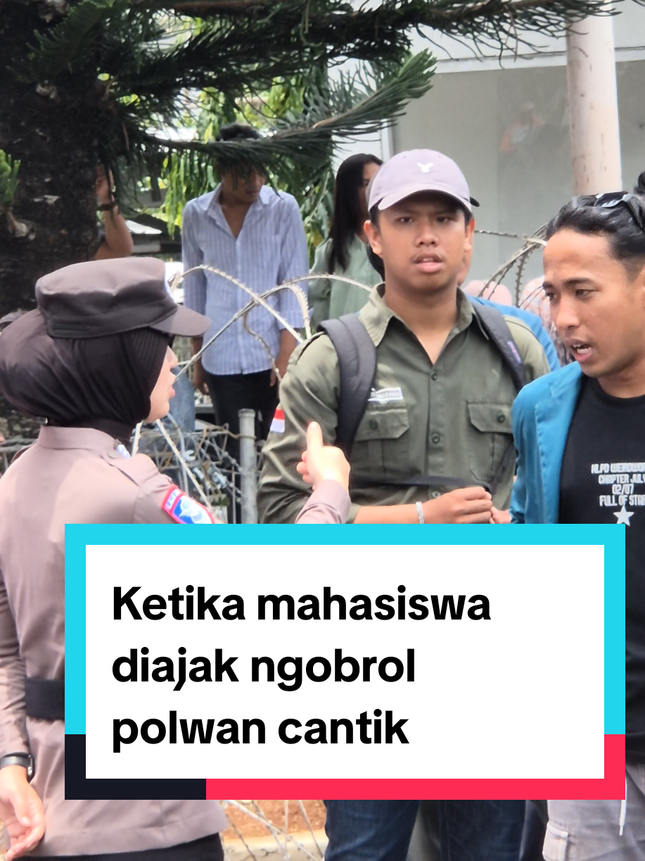 Ketika polwan cantik Satlantas Polresta Bandar Lampung Brigpol Ummu Hanny Fabela berinteraksi dengan mahasiswa #polwan #polresta #fyp #polisi #bandarlampung #lampung 
