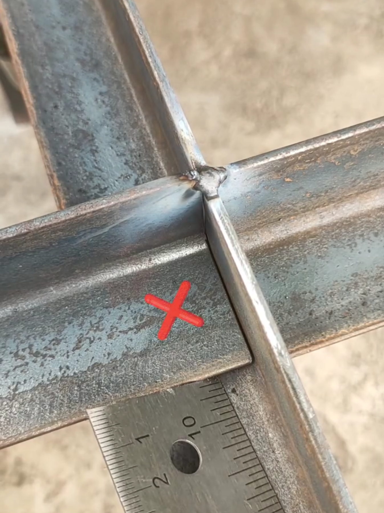 Simple tricks for connecting strong angle iron. #Amazing #welding #creative #ideas #perfectweld #tipsandtricks #fabrication #professional #howtoweld #weldingtiktok #diyproject #weldingart #cuttingskills #technique #beginnerwelder #fyp #technique #DIY 