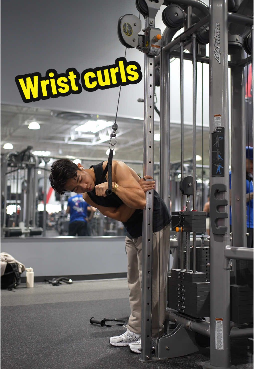 I mentioned in a previous video that there are 3 different compartments of the forearms you can actually train. One being the anterior compartment of the forearms which are trained via wrist flexion. For some reason, a lot of the popular wrist curl variations aren’t all that comfortable so here is imo, the BEST way to perform wrist curls #fyp #Fitness #gym #bodybuilding #TikTokTaughtMe 