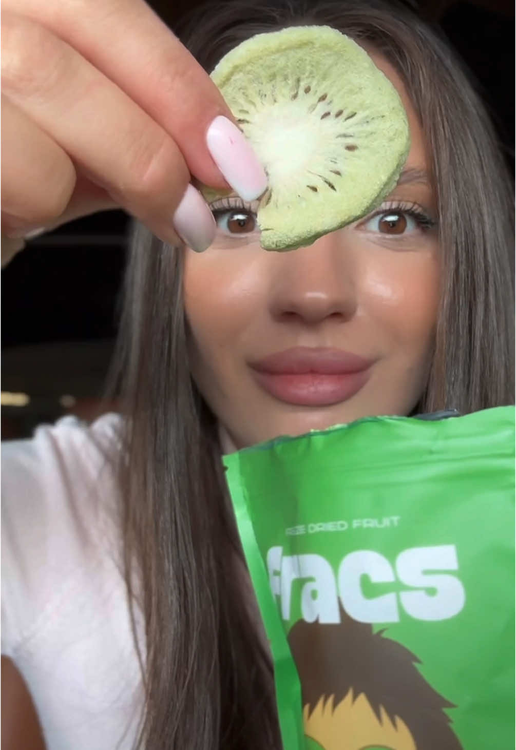 I finally tried the viral Fracs freeze-dried fruits 🍇🍉🍓 Zero added sugar, no preservatives, 100% natural!😇 @Fracs  📍Available on Deliveroo and website 