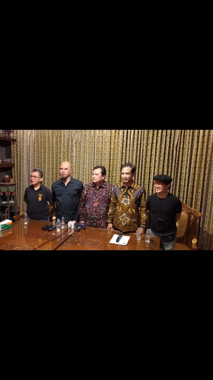Asosiasi Komposer Seluruh Indonesia menyatakan mendukung putusan Hakim Pengadilan Niaga Jakarta Pusat terkait sengeta royalti Agnez Mo melawan Ari Bias. #asosiasikomposerseluruhindonesia #agnesmo #aribias #royalti #hakcipta #ahmaddhani 