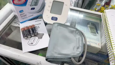 Máy đo huyết áp bắp tay omron 7142T2