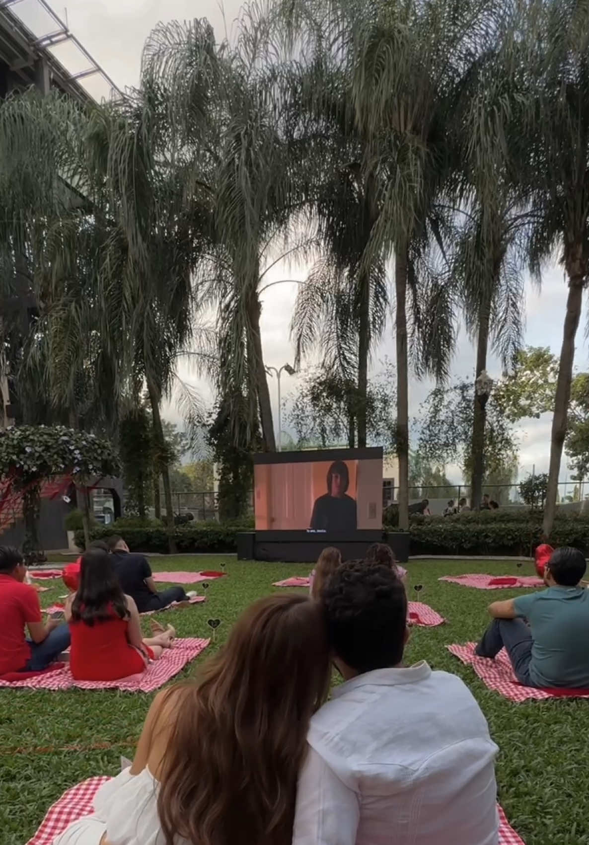 Picnic & Movie Night en @Club Hondureño Árabe  #picnic #ValentinesDay #movienight #picnicmovie 