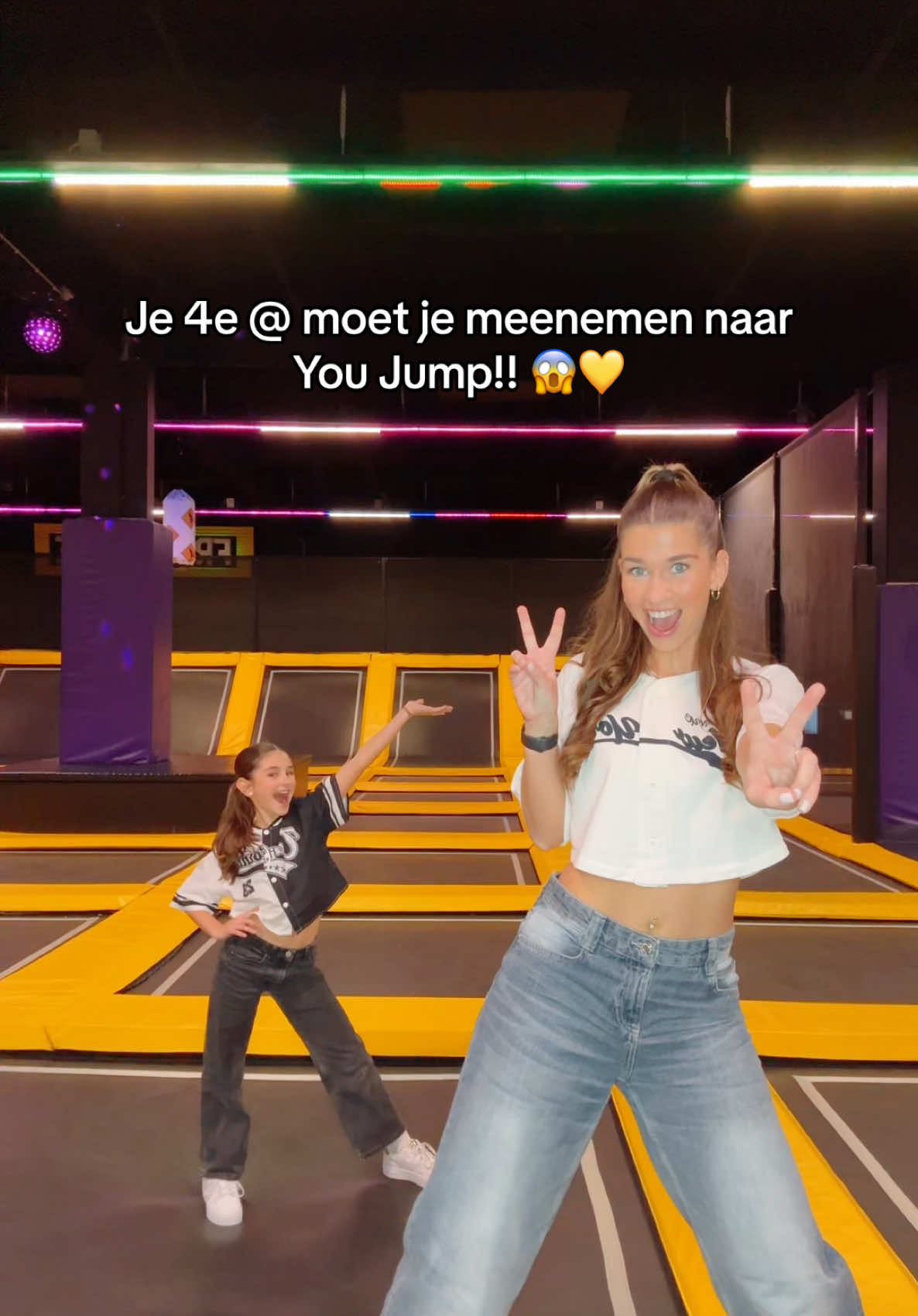 Wie is het!? 🤪 Of tag iemand met wie jij naar één van de You Jump trampolineparken in Nederland wilt gaan!! 💛 @You Jump #dance #ratdance *AD 