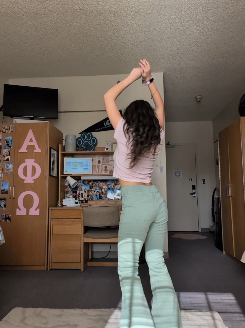 2 hours later #dance #selenagomez #acinderellastory #college #sophomoreyear #fyp 