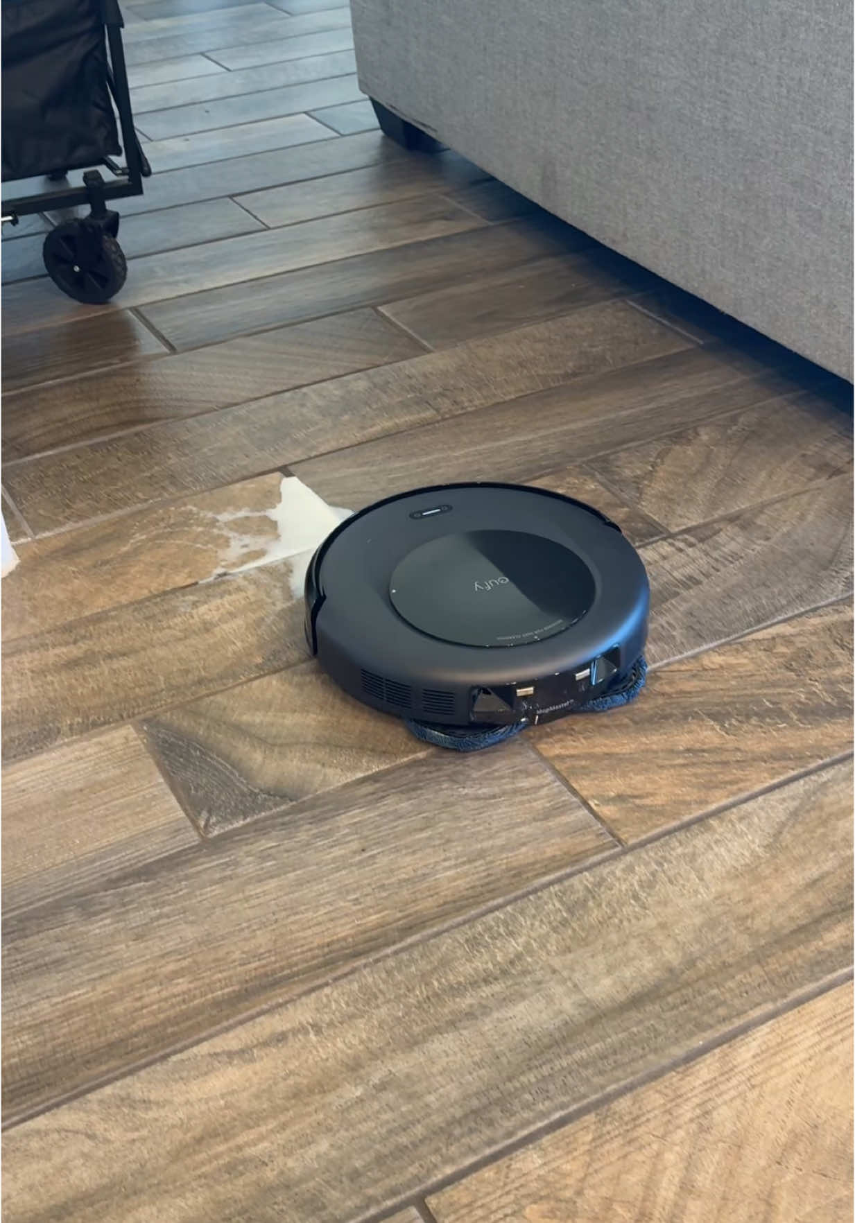 This is the #eufyrobotvacuum / #robotmop that has a #selfcleaningstation is amazing! Must see! @eufyhome US #kahlaDeals #Kahlatalk #Kahlatech  #TikTokShopCreatorPicks 