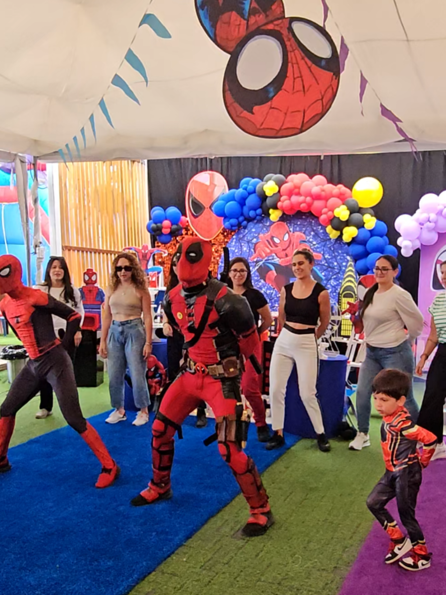 😍Porque tod@s se distraen en nuestras fiestas 🥳 #deadpool #deadpool3 #deadpooldance #dancepool #spiderman #deadpool2 #nsync #byebyebye #fyp #fypシ゚ #fypp #paratiiiiii #paratiiiii #paravoce #foryoupage❤️❤️ #cuenca_ecuador #cuenca_ecuador🇪🇨❤ #niñosgraciosos #spiderman #marvelstudios 