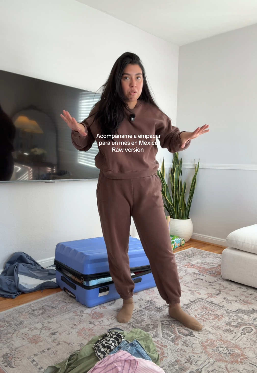 Ayúdame a empacar, dime si Llevo mucho antes de que me vaya para que saque cosas 😂 #mexicanaenusa #mexican #packingwithme #mexico #MomsofTikTok #latinacontentcreator #latina #latinamom #latinaenusa 