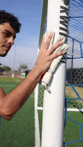 #golkeepergloves #golkeeper #safehands #grip #peakperformance
