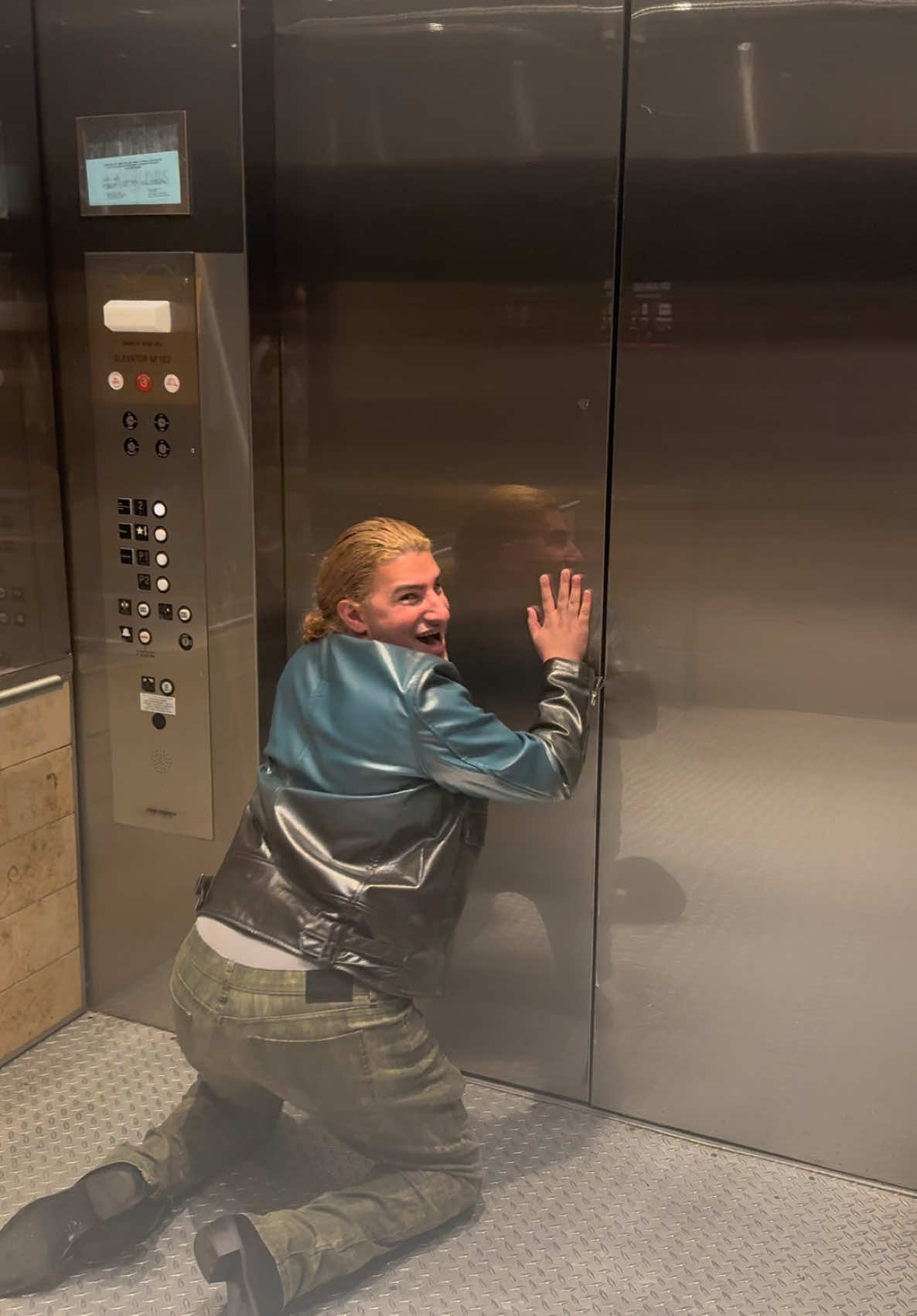 #lordfarquaad AHHHHHH!! #elevator 