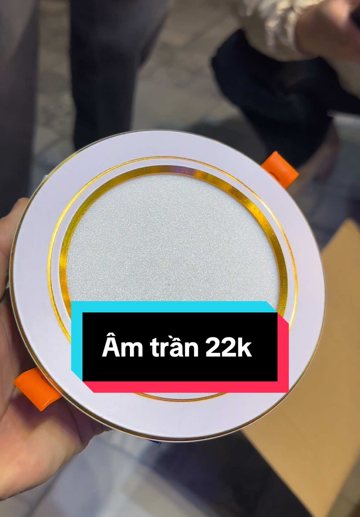 Âm trần 22k #xuhuong #tudenled #tongkho #denledgiare #tongkhodenled #khosi #denledgiarehanoi #amtran #dowlight #mattrau 