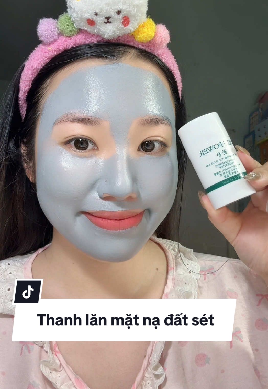 Thanh lăn đất sét này hút dầu thừa đỉnh lắm nhưng da vẫn mềm mịn siêu thích #hutdaukhonghutam #selfpower #thanhlanmatnadatset #matnadatset #matna #maskdatset #matnaduongda #skincare #skincaretips #reviewlamdep #reviewcamoi #xuhuong #viral 