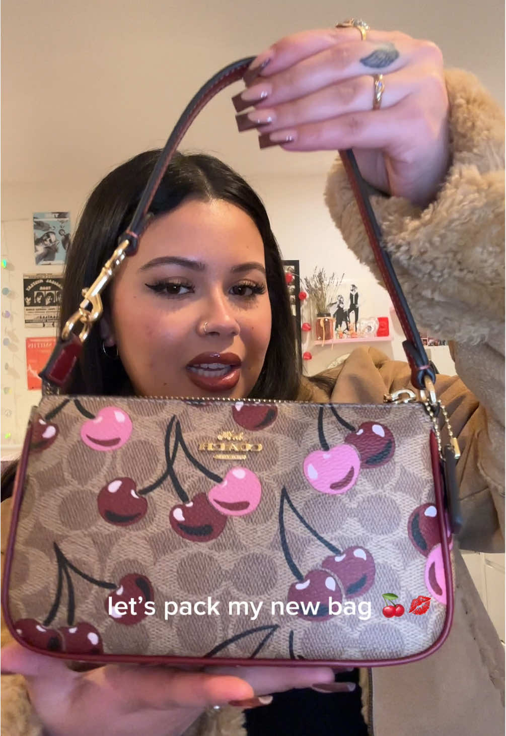 shes sooo cute omg #packmybagwithme #packmybag #whatsinmybag #coachbag #cherrycoachbag #coachnolita19 #coachwallet 