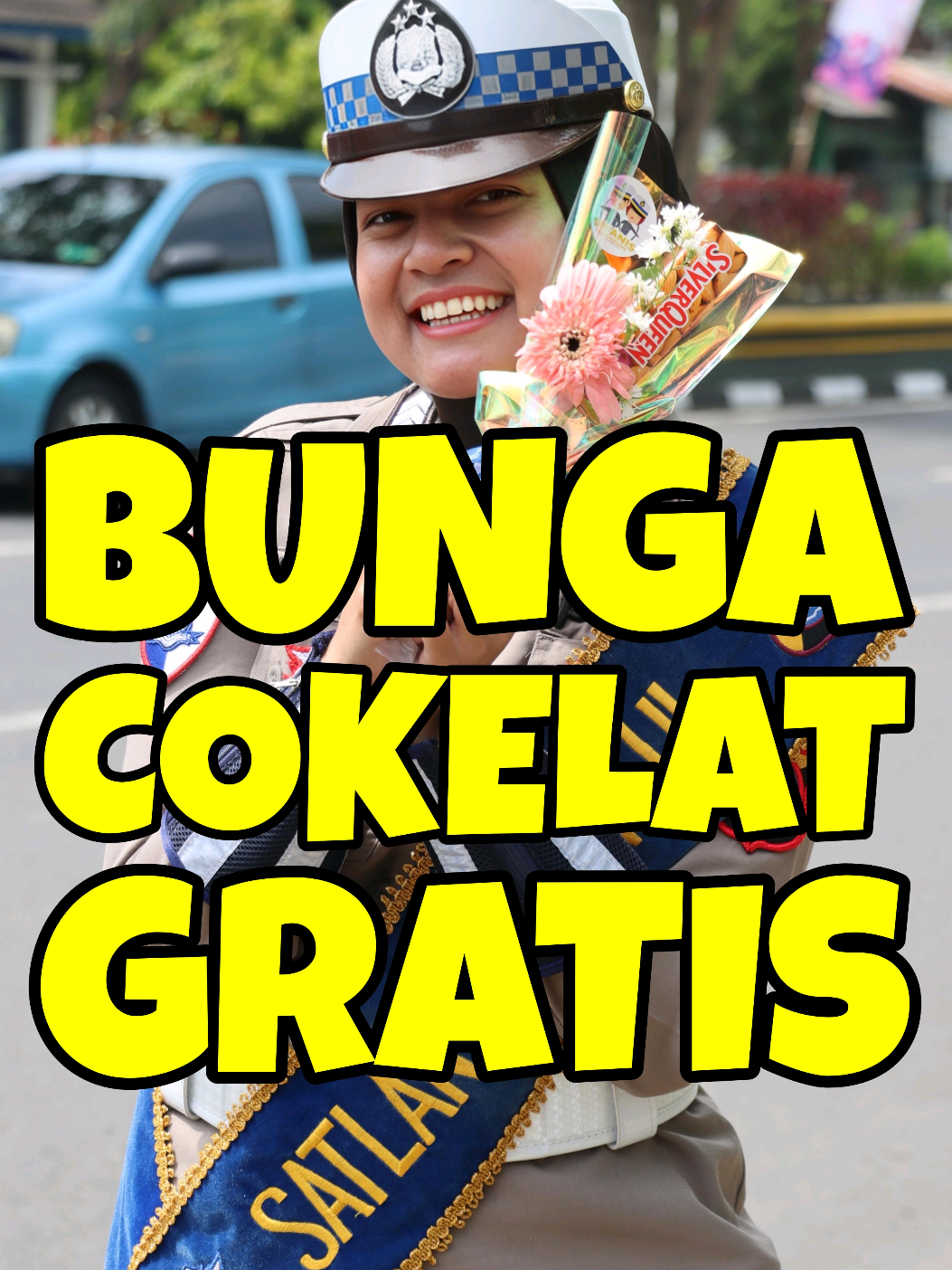 Siapa nih yang tadi kebagian Bunga dan Cokelat gratis dari Bu Polwan. Tetap jaga keselamatan dalam berlalu lintas ya #polwan #bunga #cokelat #operasikeselamatan #polresbantul 