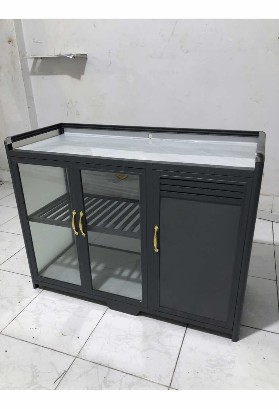Lên mẫu tủ bếp ga chất liệu nhôm kính mặt đá 2025 ngang 1m10 cao 83 rộng 45 giá chỉ 2tr lh zl 0985-066-021 để đặt ạ . #tunhomkinh #xuhuong 
