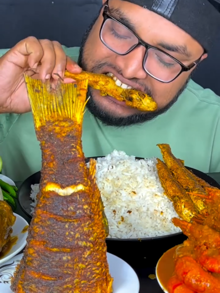 Fish Fry Eating Show with green spicy chilli #food #fyp #Hungry #makebangeatingshow #