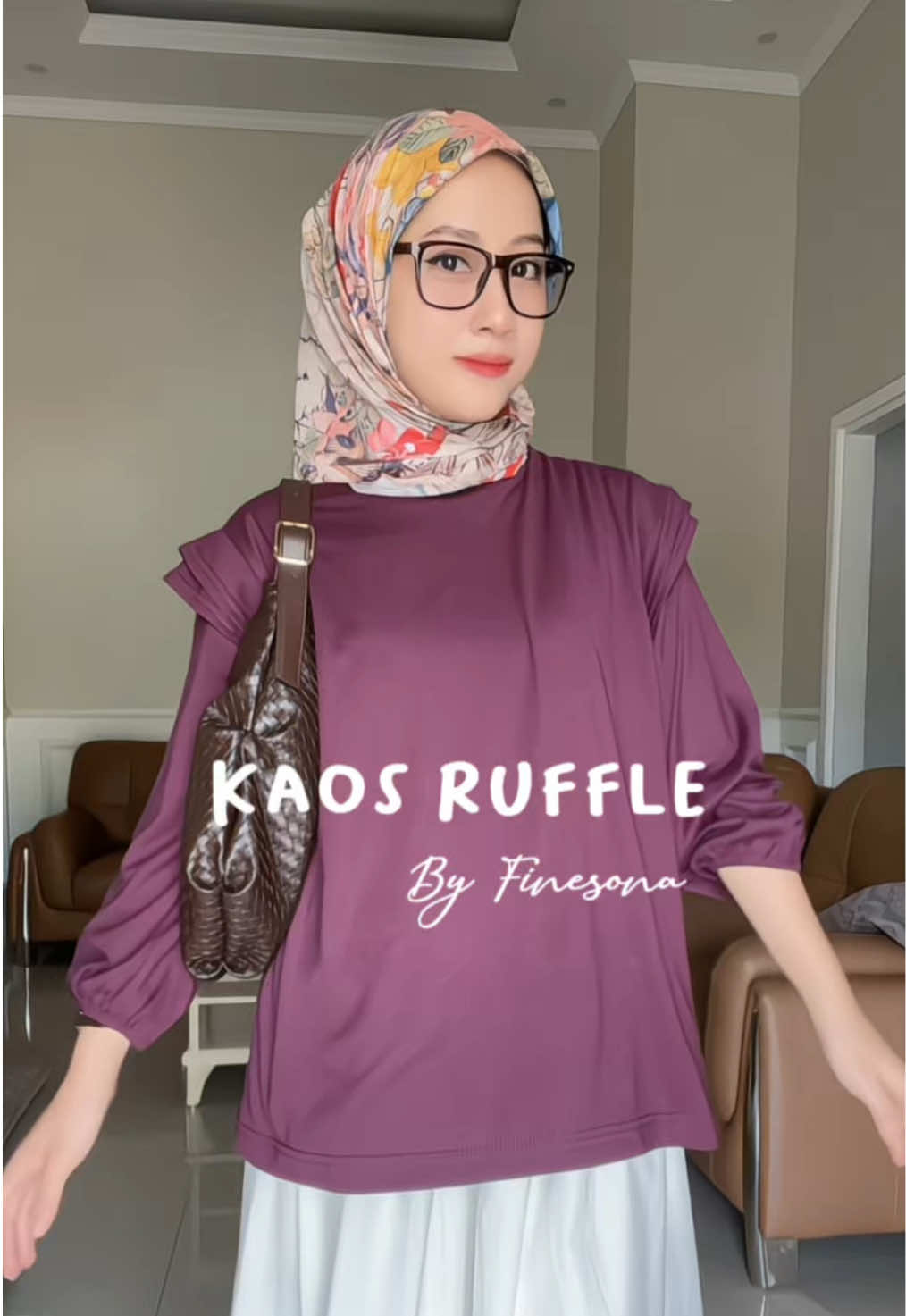 Seneng bgt ketemu kaos lucu ini🥹 Ada ruffle nya jadi outfit tambah gemazz✨ #outfitideas #outfitinspo #OOTD #ootdhijab #kaoscombed #outfitkaos #blouseruffle #fyp #outfitramadhan #xybca 