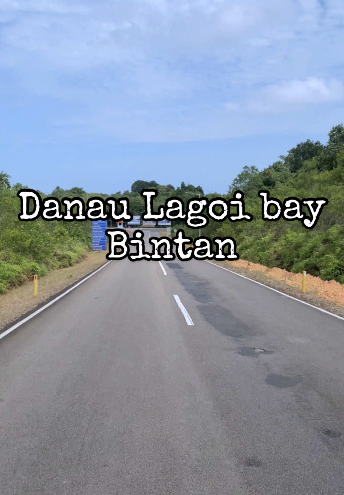 Danau lagoi bay , danau nya di seputaran logoi bay beach 🙃, ada yang udah ke tempat viral ini? #bintan #lagoi #lagoibaybintan #bukitteletubies #tanjungpinang #pulaubintan #healing 