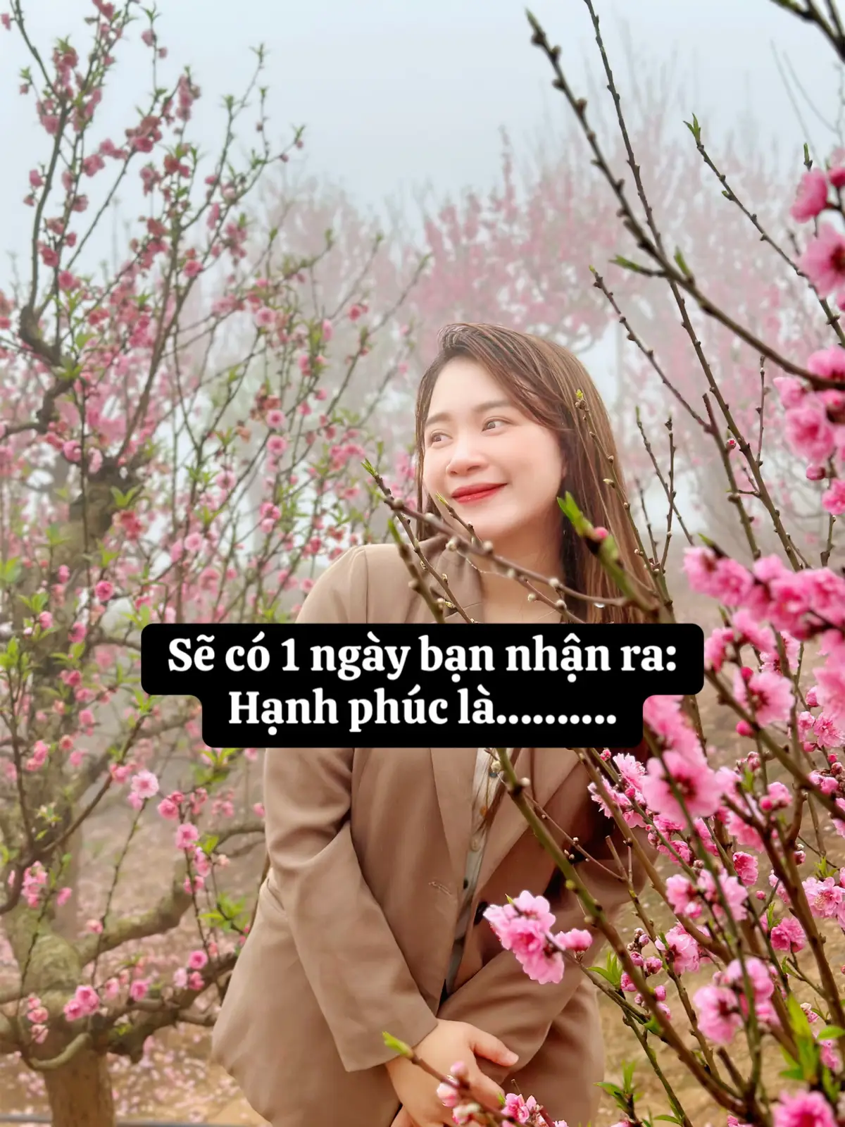 “Rồi có ngày, bạn sẽ nhận ra… Điều hạnh phúc nhất không phải ở xã hội ngoài kia có bao nhiêu người nâng niu bạn, cung phụng bạn. Mà là khi trời tối, trở về nhà, có người mở cửa chờ bạn, đấy mới là điều mà chúng ta mong.  Sự xuất hiện của một người đàn ông trong cuộc đời phụ nữ chính là khiến cho họ cảm thấy dù có mạnh mẽ thế nào thì vẫn là đàn bà, sinh ra là phái yếu thì luôn cần được bao dung.  Tình yêu khiến phụ nữ trở nên dịu dàng và nhỏ bé chứ không phải là mạnh mẽ và kiên cường. Tình yêu có nghĩa là gì? Là người đàn ông ấy không yêu cả triệu cô gái, anh ta sẽ yêu một cô gái theo triệu cách khác nhau” #HuyenTrangBatHoi#trending @tịnh tâm 