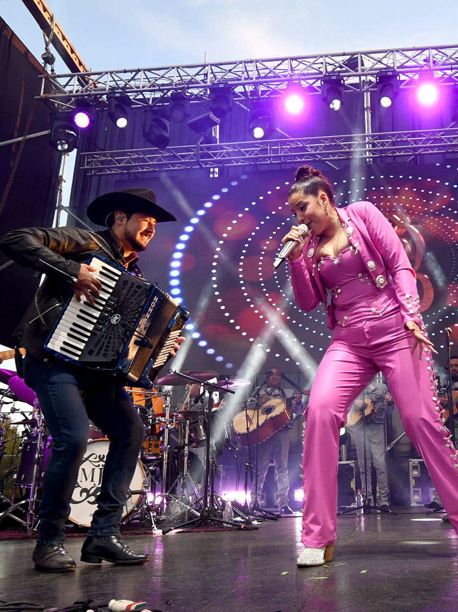 🎤 ¡María José Quintanilla deslumbró en el 116° aniversario de Labranza! 🎉 Con su carisma y potente voz, la reconocida artista hizo cantar y emocionar a toda la comunidad en una noche inolvidable. 🎶✨ Éxitos, rancheras y mucha energía marcaron su presentación, reafirmando su lugar como un ícono de la música chilena. Labranza celebró a lo grande, con una jornada llena de música, tradición y alegría. ¡Una fiesta comunal que quedará en la memoria de todos! 💚🏙️ @mjqoficial #Labranza116 #MaríaJoséQuintanilla #MúsicaChilena #FiestaComunal #Celebración #culturalocal #aniversariotemuco