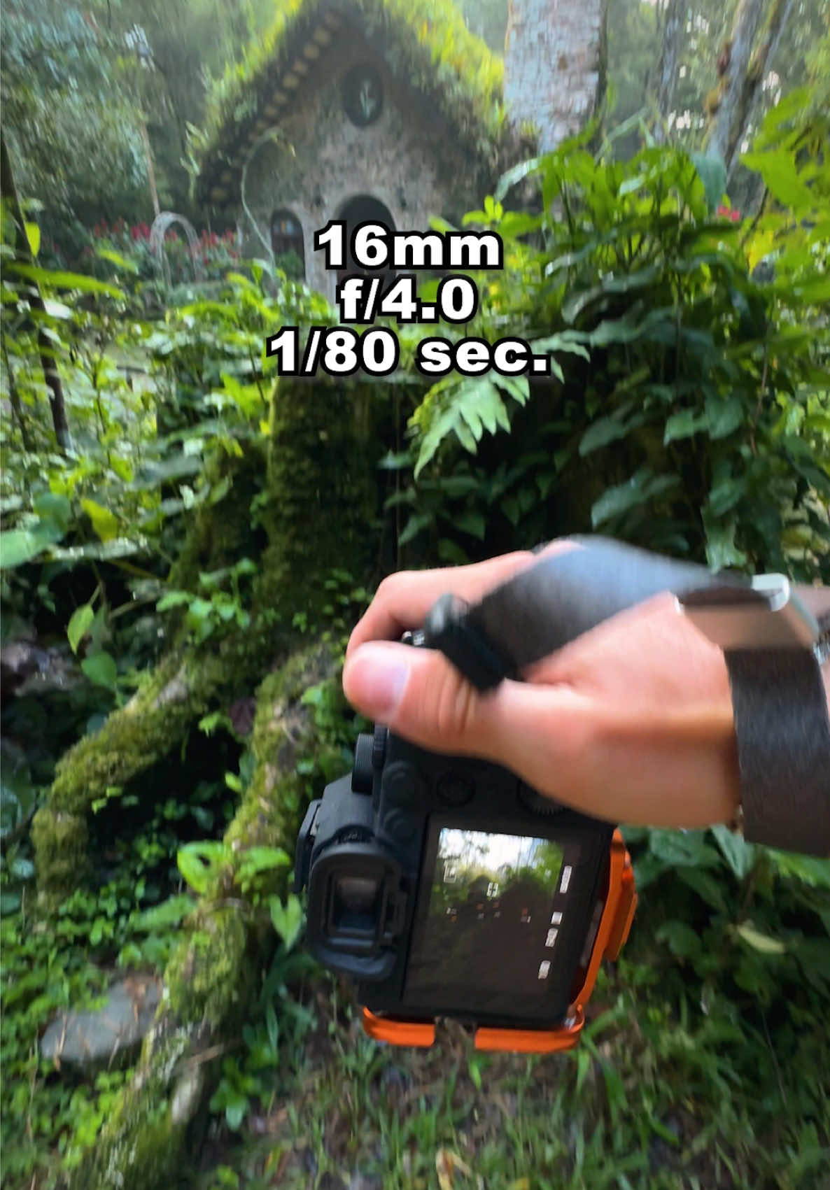 📷 🍃 captured the most beautiful chapel in the jungle of Nicaragua 🇳🇮🤩😱… | 📍Selva Negra / Matagalpa / Nicaragua 🇳🇮  | 📷 more behind the scenes @giuliogroebert  | 🧑‍🎨 @giuliogroebertpresets  | #photography #photographer #naturephotography #landscapephotography #behindthescenes #tutorial #photographers #travelphotography #travelideas #nicaragua🇳🇮 #travel #church #visitnicaragua #matagalpa #moodyphotography