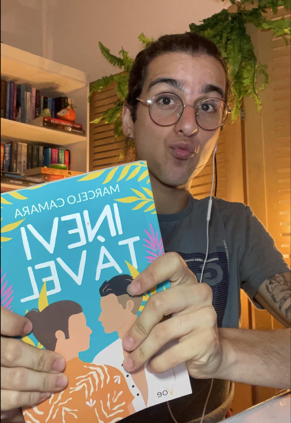 Inevitável do @Marcelo Camara junto com a editora @FLYVE é sem sombras de dúvidas um dos melhores livros gays que eu já li. Parabéns Marcelo por esse livro INCRÍVEL!  #BookTok #booktokbrasil 