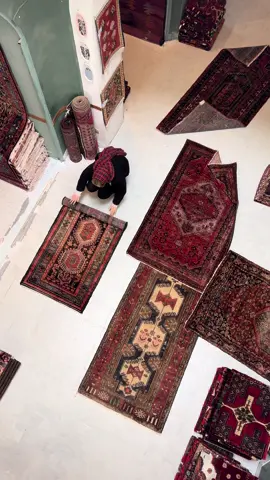 Zhee Showroom #carpetshop #rugstore #rug #handmade #RugTok #artist ##videography #persiancarpet #kuwait #dubai #historicalplaces #iran #kashan #vintagefashion 