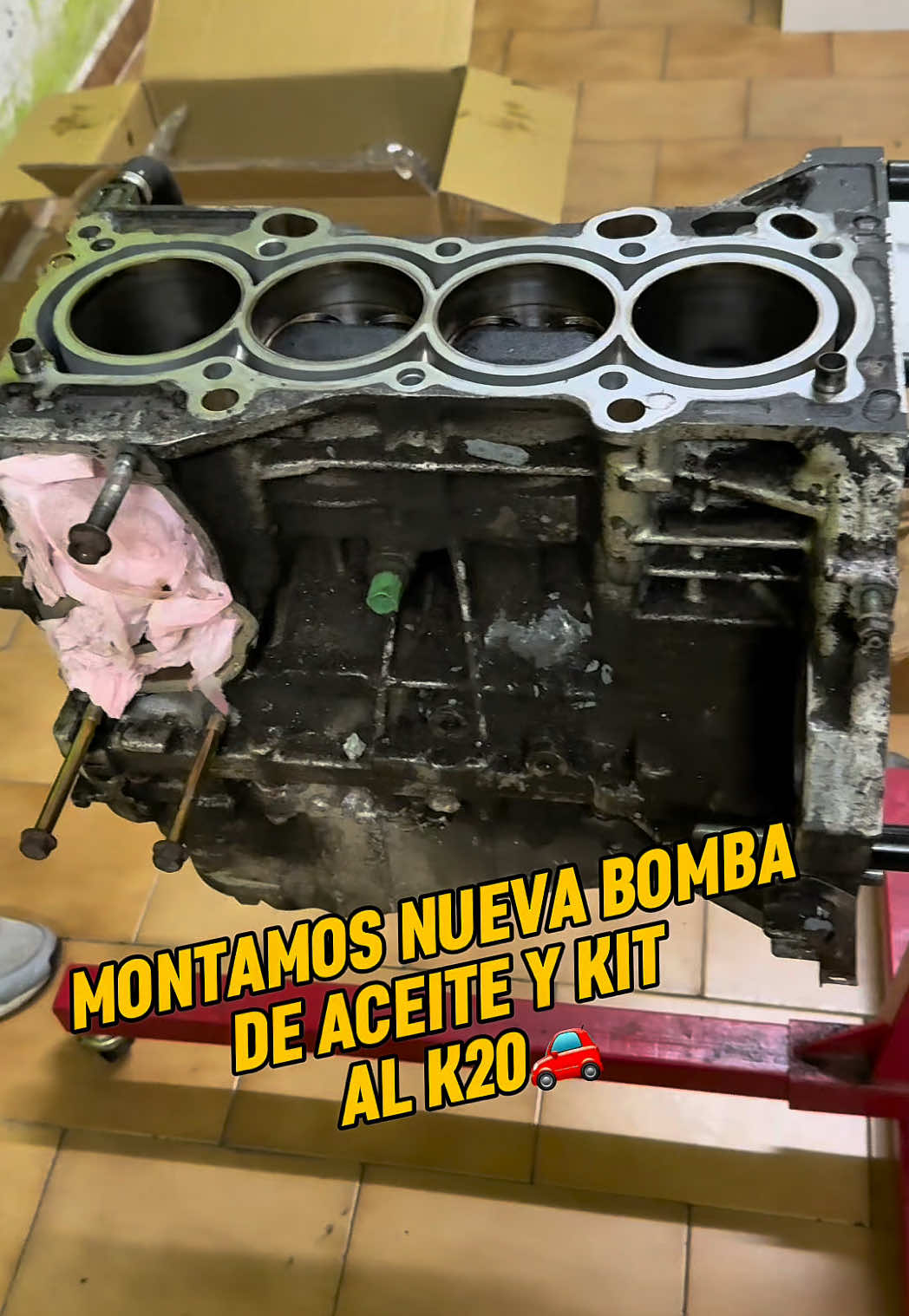 QUE GUSTO PONER PIEZAS NUEVAS Y ORIGINALES🚗 La bomba de aceite cadena patines y tensor vamos a reutilizarlo para hacer una mejora en el k24 que ya veréis😈 . . . #car #coche #auto #carboy #carlover #honda #kswap