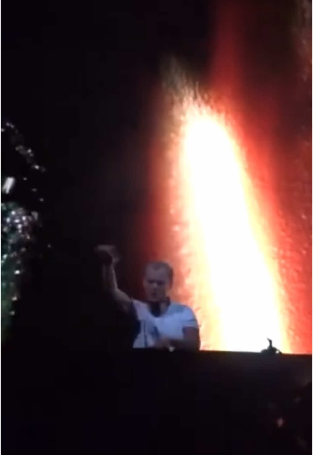 Avicii ~ Without You Ushuaia 2016 Cr: @jjmr_az #avicii#timbergling#edm#electronicmusic#ushuaiaibiza#ushuaia#aviciiforever#edmtiktok#edmmusic#withoutyou#sandrocavazza#2016#festival#ibiza#fy#fyp 