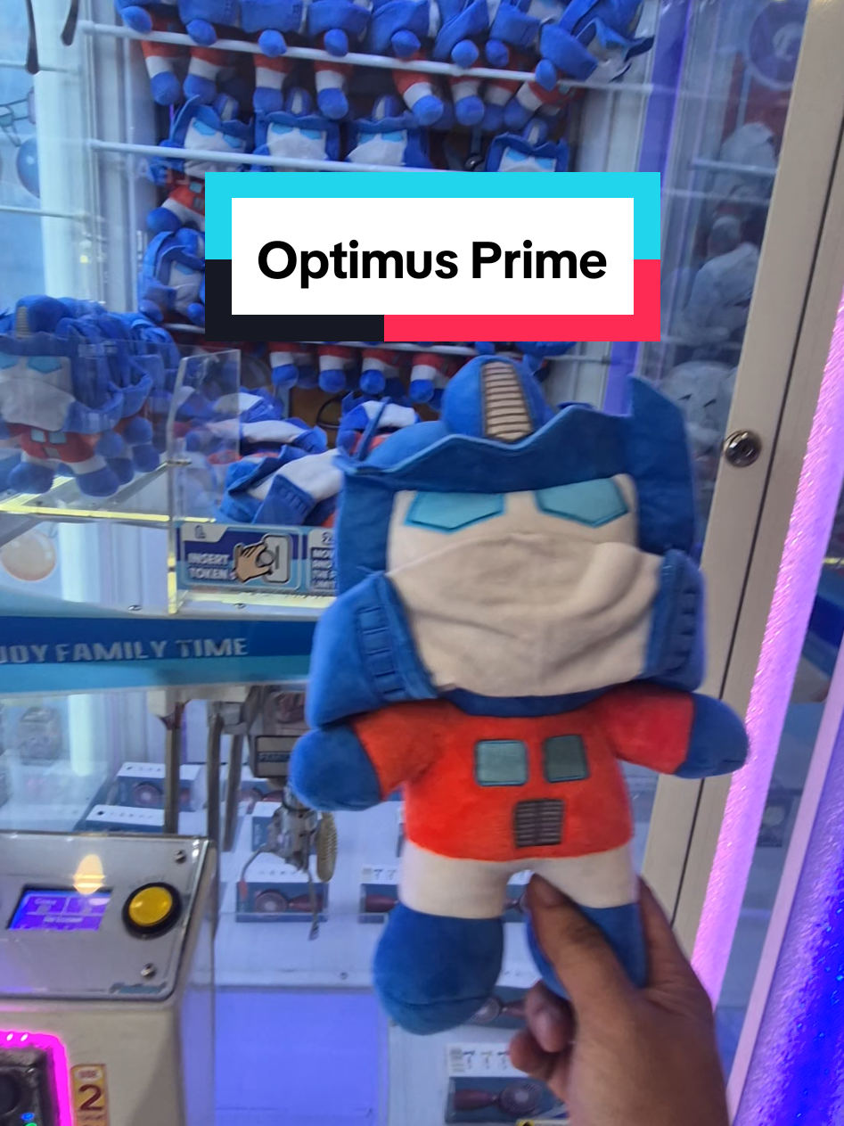 1 More Optimus Prime #transformers #optimusprime #plushies #arcade #clawmachine #pov #fypシ゚ #fyp #satisfying #fyppppppppppppppppppppppp #autobots #tomsworld 