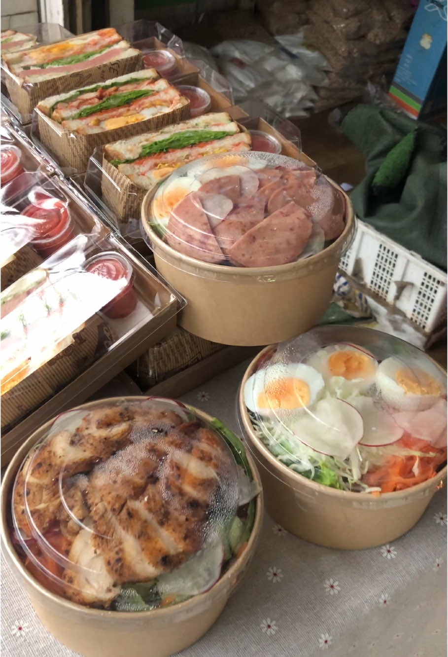 Mỗi sáng vài hộp Sandwich , vài hộp đặt Salad đặt trước , mỗi ngày đều như thế được khách luôn nhớ tới vậy là Vui lắm rồi 🥰 #sandwichkhanhhoa #nhatrangsandwich #saladhealthy #Behiusandwich #sandwichnhatrang #sandwich #sandwichhealthy #xuhuongtiktok #khoinghiep #sandwichhomemade #saladbehiu #viraltiktok 