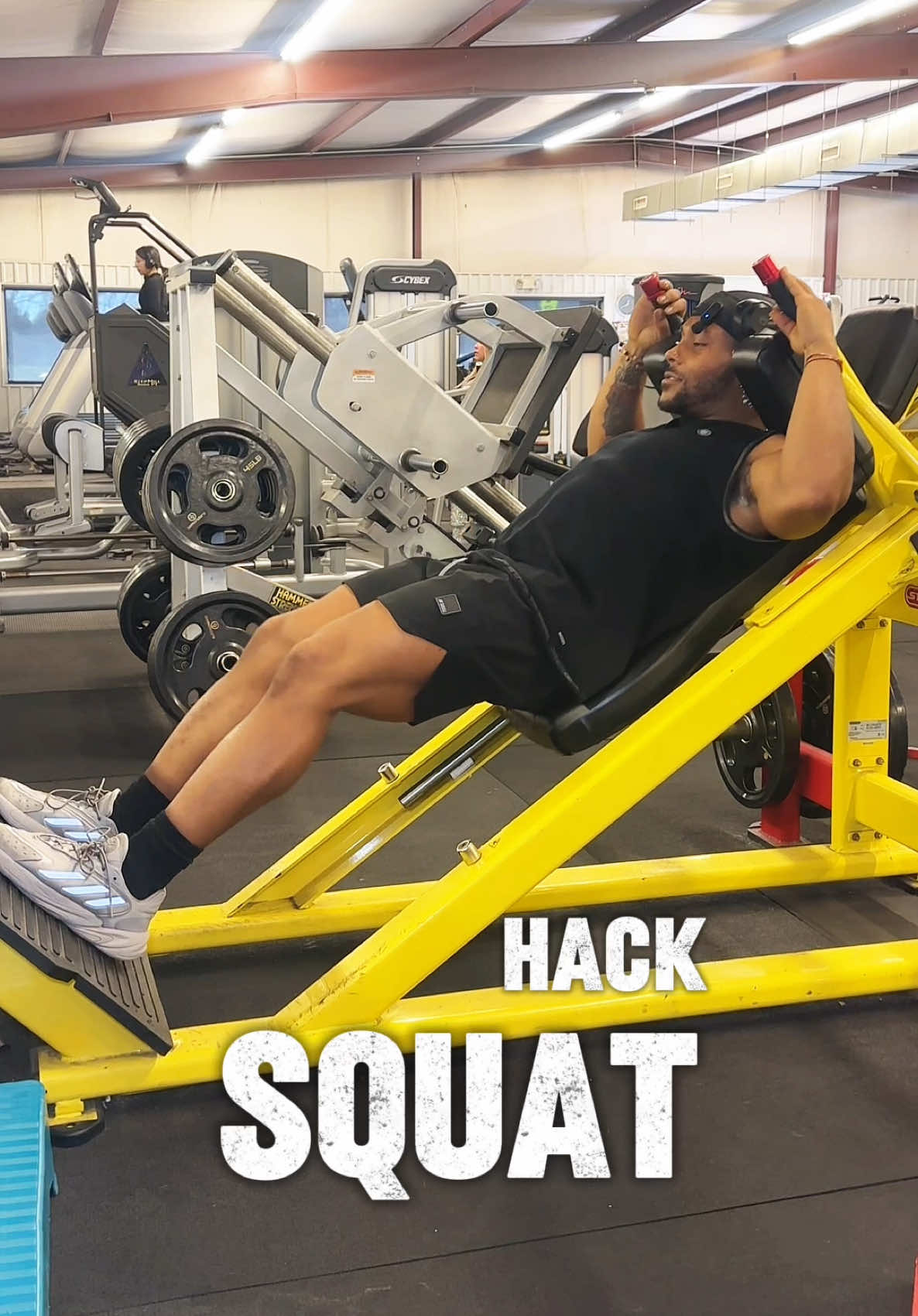 How to use the hack squat the RIGHT way for quad growth ✅#freegame #gymtips #hacksquat #legday