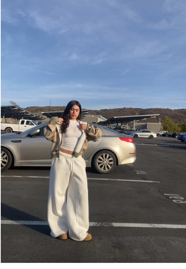 desperately needed some non see through sweats #fit #schoolfit #OOTD #fyp #foru #inspo #edikted 