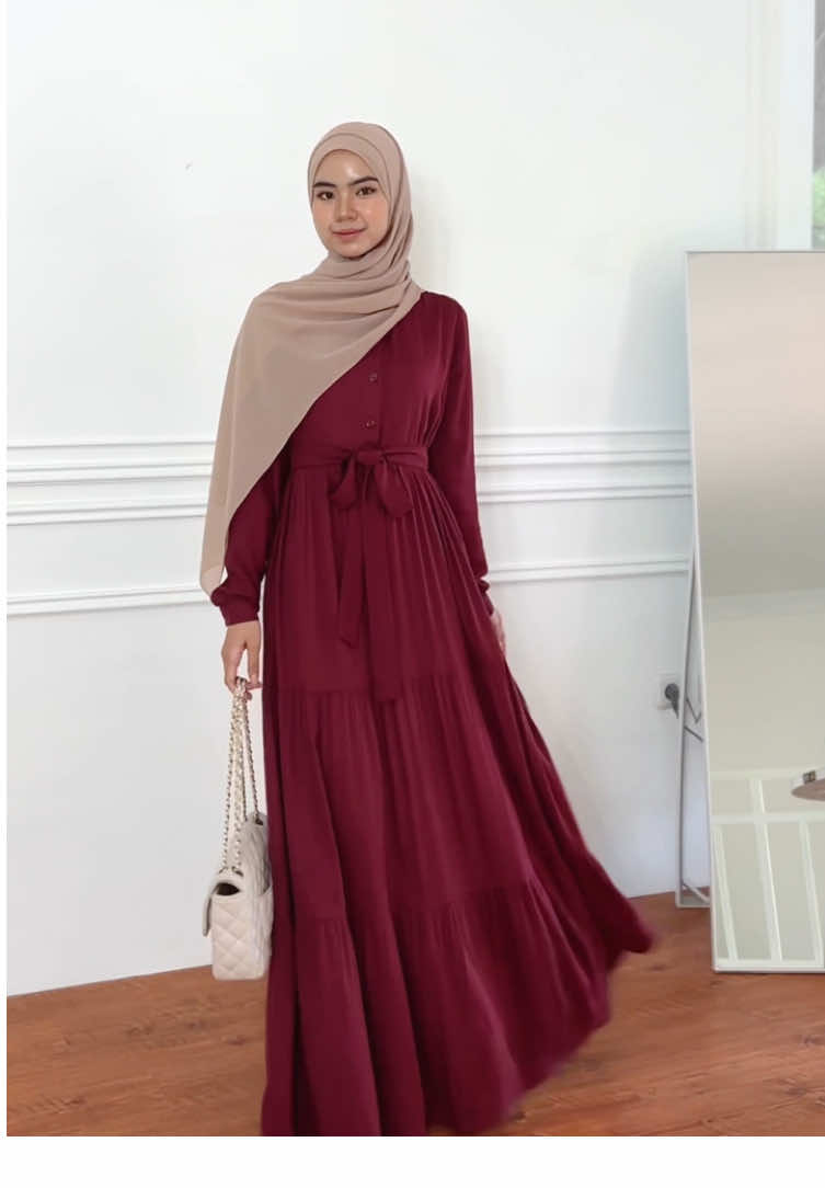 Naima Dress siap nemenin aktivitas kamu yang padet banget, karena menggunakan material anti gerah yaitu rayon twill premium 🥰 Yuk join live aku buat dapetin harga spesial 🤭 #fyp #outfitlebaran #lebaran2025 #dresslebaran #outfitlebaran2025 #harirayaidulfitri #lebaran #outfitinspo #outfitideas #trendingnow #trendlebaran #trendfashion #rekomendasi #seserahan #seserahanpernikahan #elmiza #elmizaofficial 