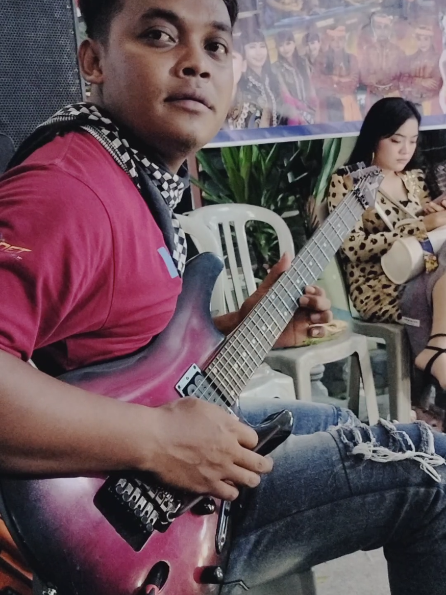 gitar e kudu diguwak 🤣🤣 #prank  #takberdaya  #music  #dangdut  #fyp 