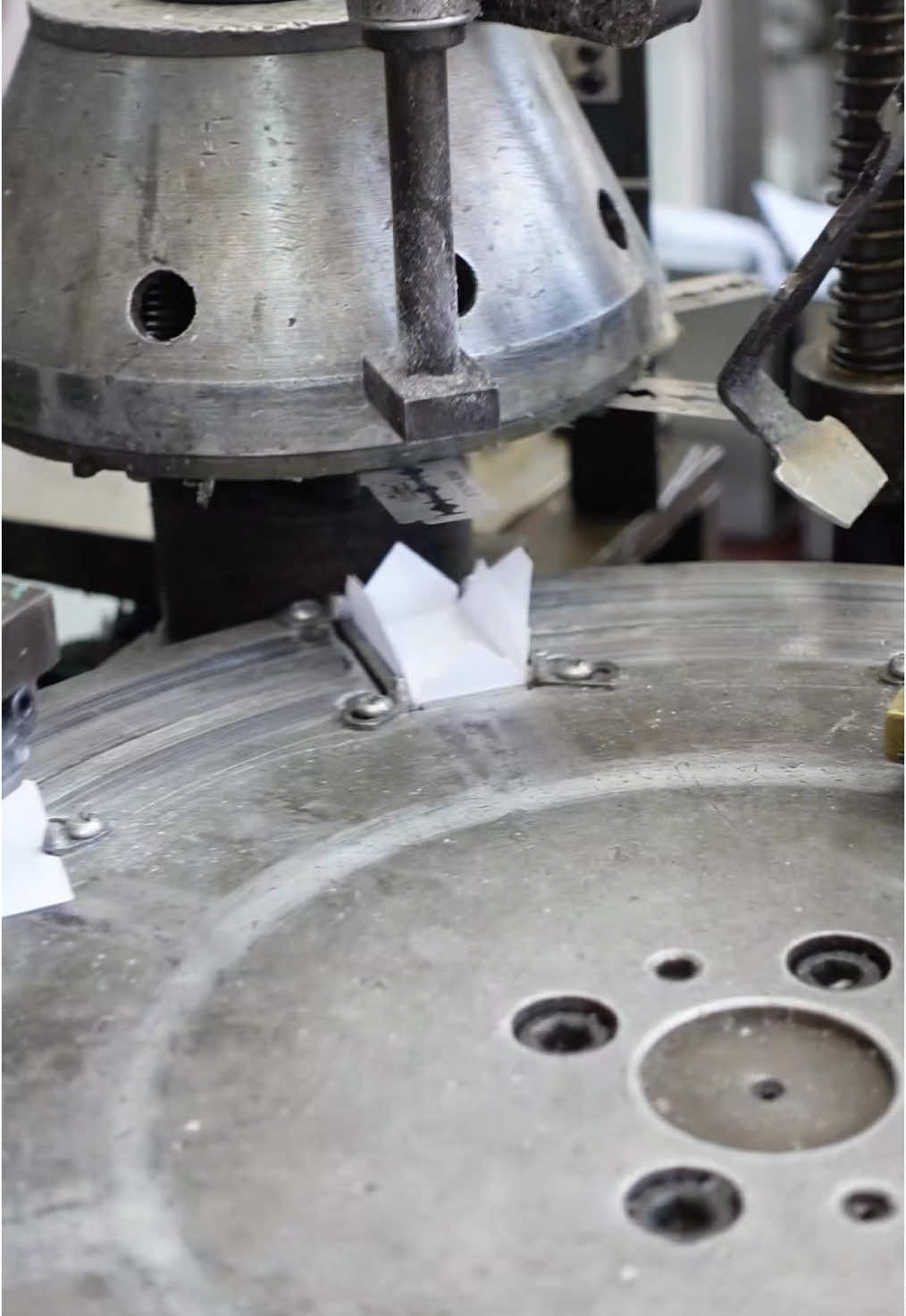 No Edit! Real Speed⚡️ Double-edged Shaving Razor Blades Auto-packaging Process ⚙️ #howitsmade #behindthescenes #packaging #manufacturer #factory #wholesale #odm 