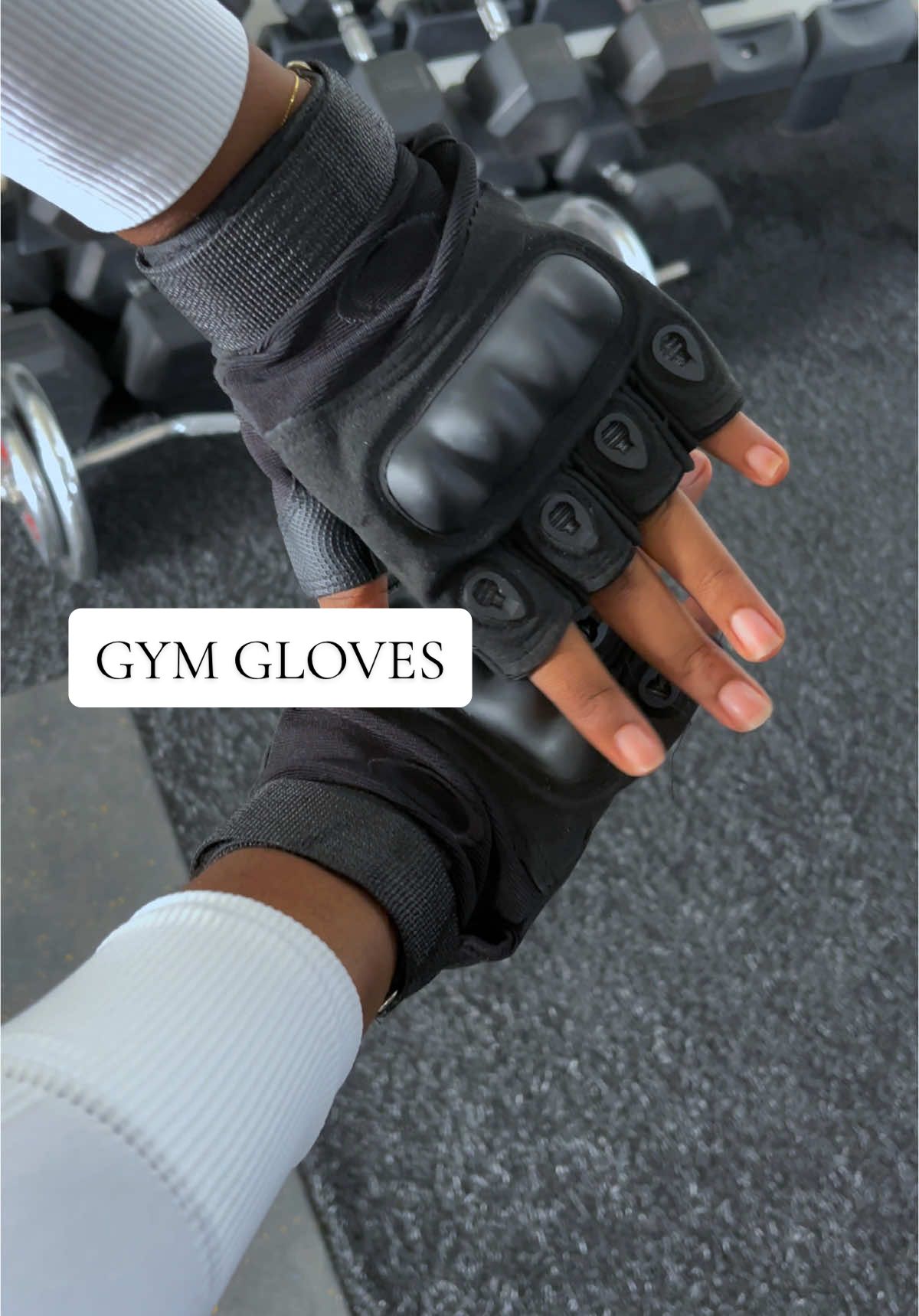 Gym gloves: 8000..#gymstarterpack #moefitnessgym #fitnessessentials 