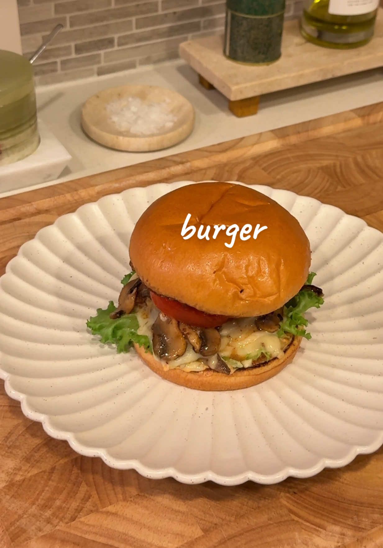 this was delicious! 🤤  #burger #burgers #cookingathometiktoktv #toddlermom #privatechef #dinner #DinnerIdeas #newrecipe #EasyRecipe #foodblogger #trending #fyp #zarinamkhn 