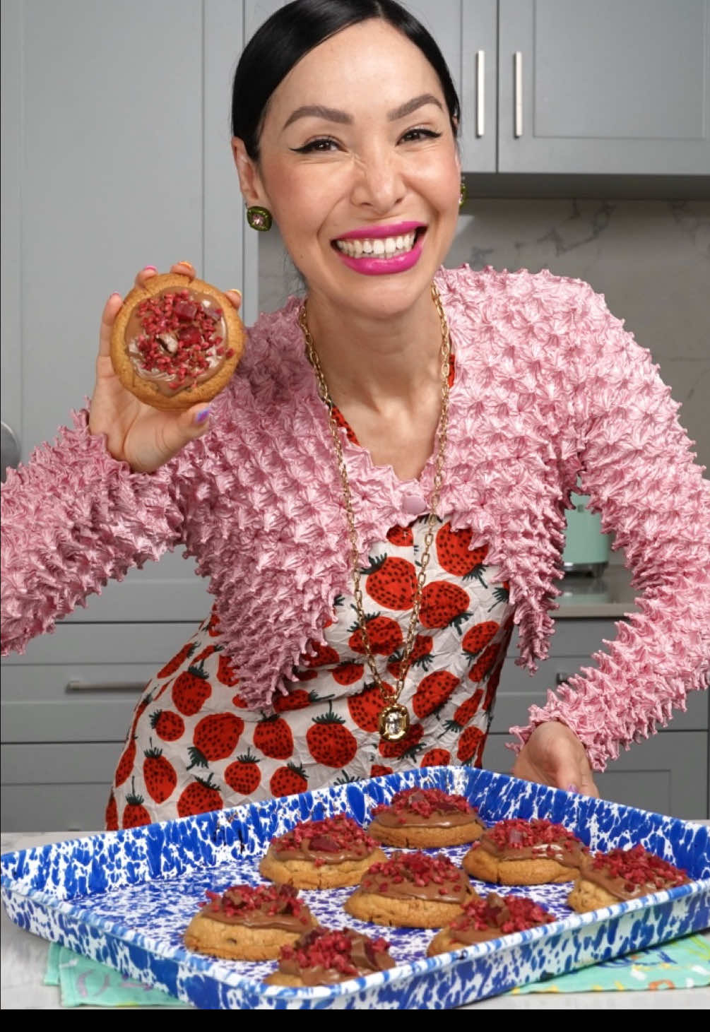 The full recipe video for my LOVE BITES is now up on YouTube! 🍪🍓 The tangy fruity flavour of raspberry paired with creamy milk chocolate & brown sugar, makes these a very moreish cookie indeed! I like to chop up a block of raspberry liquorice-studded chocolate for this recipe (Darrell Lea has a variety of different choc blocks found in Aussie supermarkets), but you could use any type of chocolate-covered treat. The possibilities are endless! Head to my YouTube channel through the link in my bio, or by searching “Katherine Sabbath YouTube” 🥳 🎥 @jordanmung #katherinesabbath #recipevideo #homebaking #homebaker #bakemyday #bakemydaycookbook 