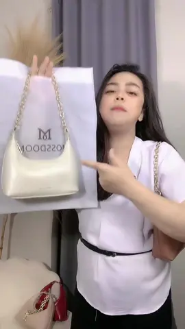 produk mossdom gada yg gagal bjir🫣 btw tebak aku brp kali ngomng CAKEP BGT. yg bener aku kasih tas cantikkk 🤗🐣 #fyp #fypシ #fypシ゚viral #fypage #tas #taswanita #tasmewah  #tasmurah #tasviral #viralvideo #tasbagus #taslucu #tasviraltiktokshop #tasmewahmurah #agefreebag #tasmuatbanyak #tasserbaguna #rekomentasbagus #tascantik #tasmurahcantik #bestbag #cutehandbags #trendingbag #cuteslingbag #tasmossdom#tasbostanten #wibgajian #belilokal 