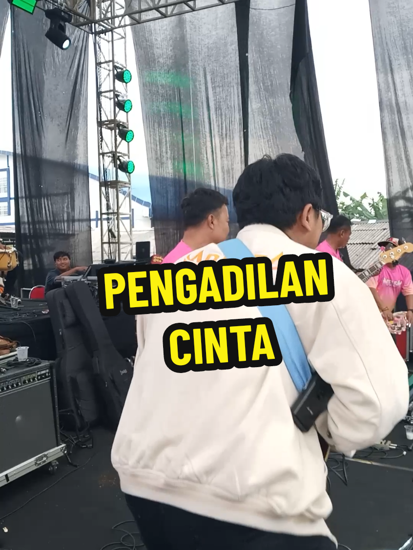 PENGADILAN CINTA 