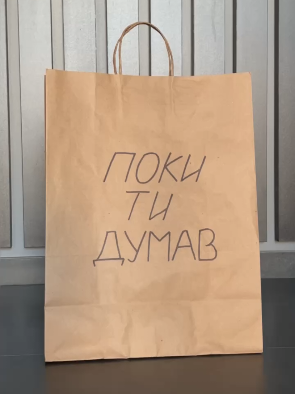 🤔 Поки ти думав... вона вже вирішила! 💥    Кухня – це не просто місце для приготування їжі. Це простір, де починається ранок, народжуються нові ідеї та збираються найближчі люди. І коли справа підходить до вибору ідеальної кухні – немає сенсу чекати!😊    А ви теж вагаєтеся чи вже зробили свій вибір? Пишіть в коментарях!⬇ #КиївськийСтандарт #меблі #мебліукраїна #мебліназамовлення #корпуснімеблі 